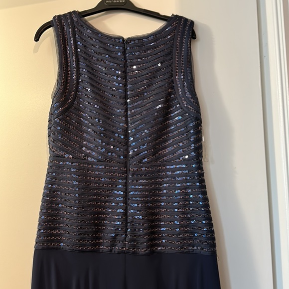 Beautiful gown for any kind of special event. - Picture 2 of 7